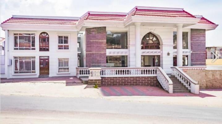 The Majestic Crown Hotel Ooty Exterior photo